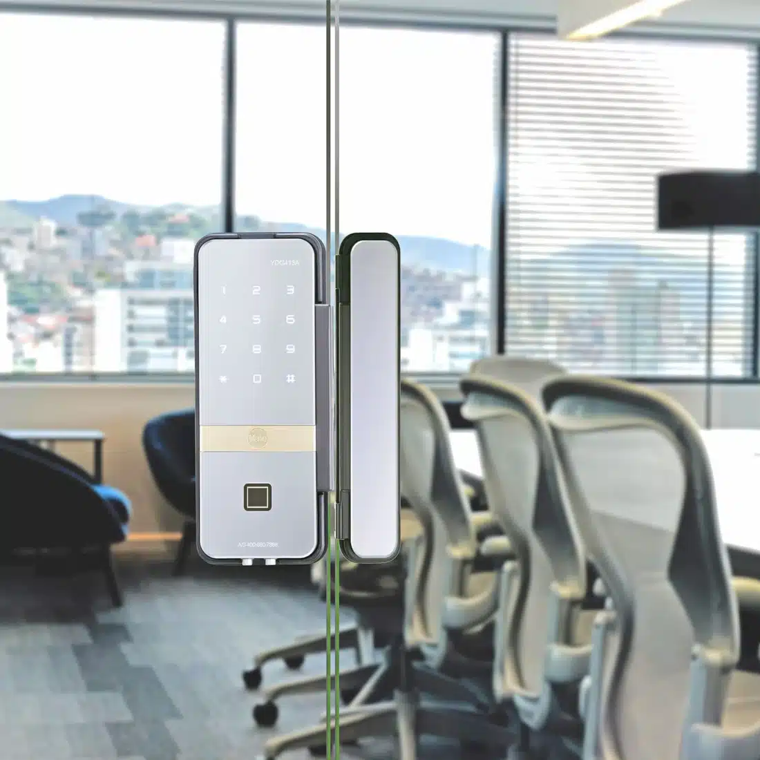 Khóa cửa kính Yale YDG 413A